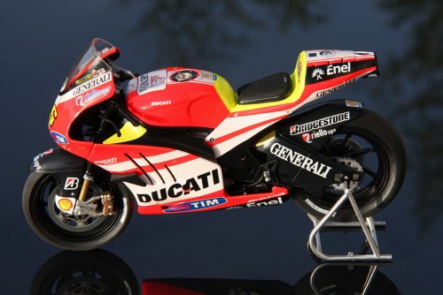 2011_early_late_Ducati_small_890360e8d.jpg