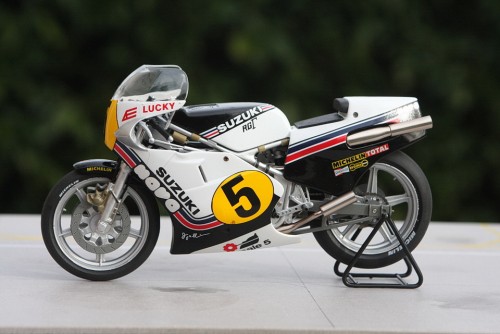 1981_marco-lucchinelli_suzuki500RGBa3ab4.jpg