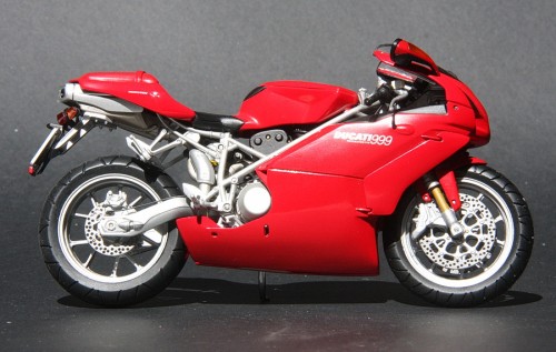 small_ducati999_26092e495.jpg