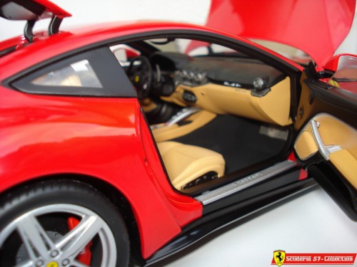 2012F12Berlinetta1370b585.jpg